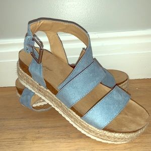 Universal Thread Light Blue Platform Sandal.